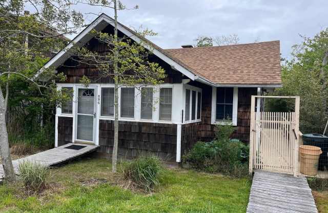 Photo of 896 Evergreen