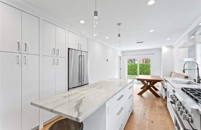 124 BOSPHOROUS AVENUE