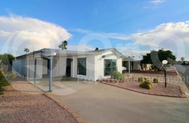 1780 North Vía Frondosa