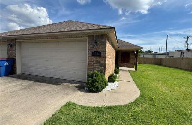 1206 Mesa DR