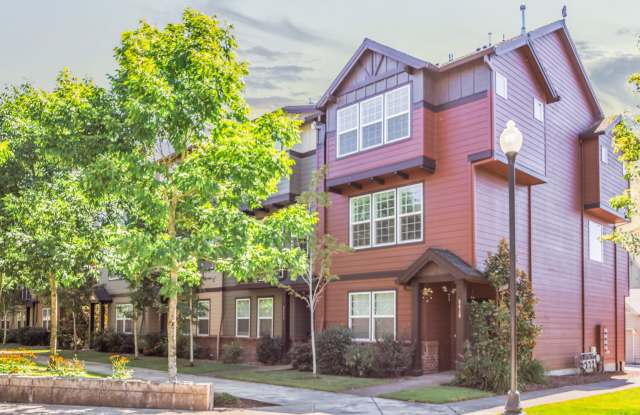 *Large Hillsboro 4 Bedroom Townhome Available Get One Month Free if Applied by February 21, 2025!!!!***
