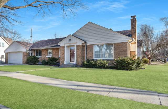 701 E Fairmount Ave