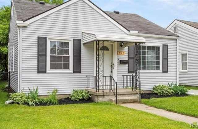 421 W MOREHOUSE Avenue