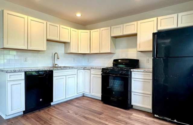 Photo of 1355 N GRAVEL Pike