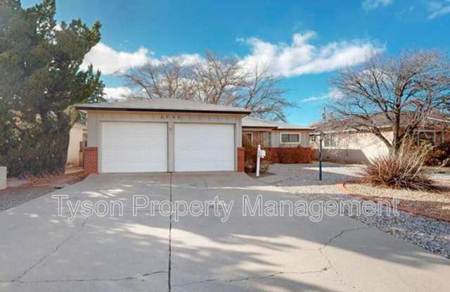 2709 Cagua Dr NE