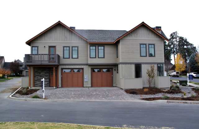 Newer Luxury Townhome in Pine Meadow!