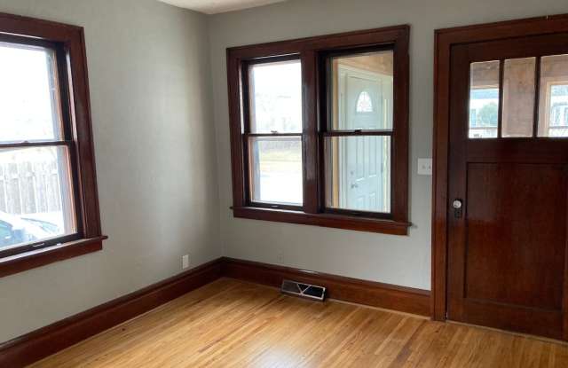 Beautiful 6 bedroom 2 bathroom House!