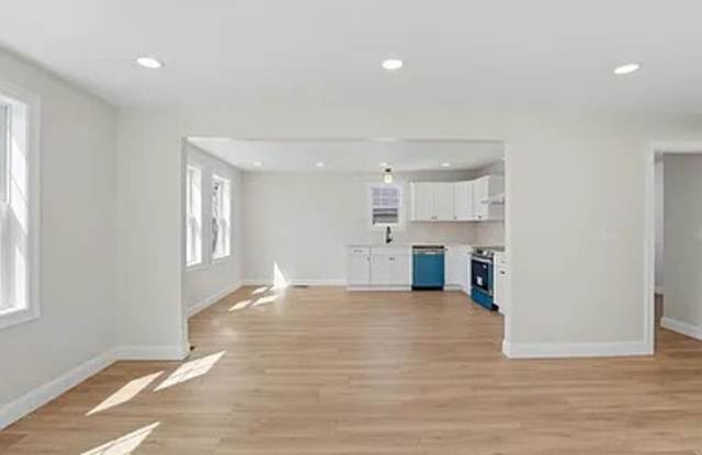 37 Webb St