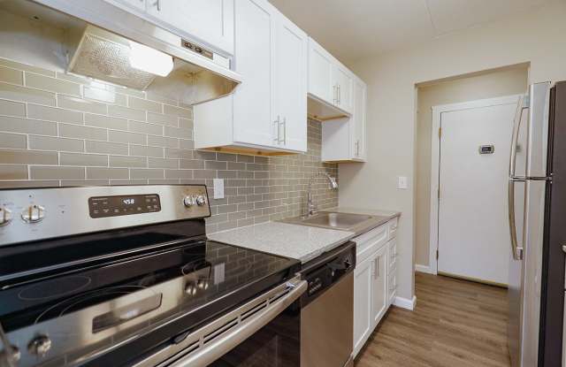 3 Dorchester Dr