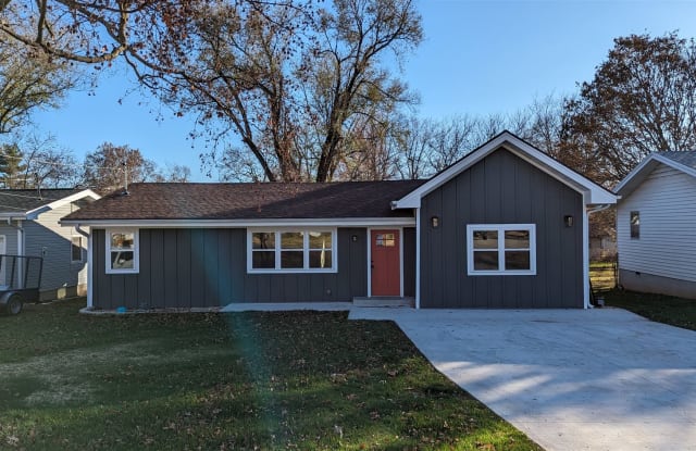 834 West Broadmoor Street - 834 West Broadmoor Street, Springfield, MO 65807