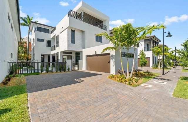 8091 NW 48th Ter