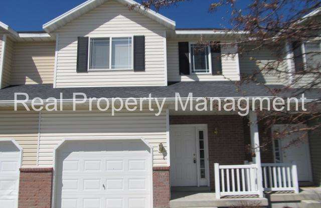 3 Bedroom Townhome in Smithfield.  Available for August move in!