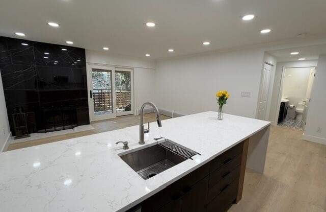 910 W Hallam Street unit: 12