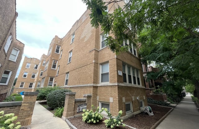 1928 W Addison Street - 1928 West Addison Street, Chicago, IL 60613