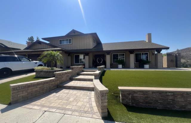 334 W Avenida De Las Flores