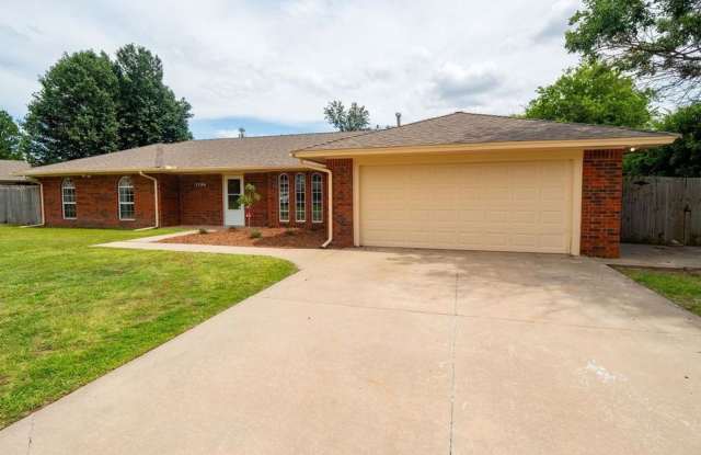 4-bedroom, 2-bath Home Available in Westside Norman!