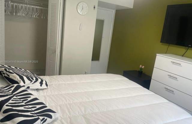 9715 Fontainebleau Blvd