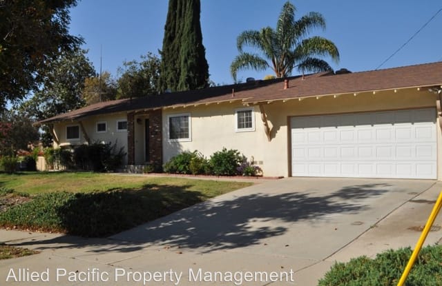 325 Lakeside Ave. - 325 Lakeside Avenue, Redlands, CA 92373