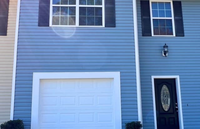 Updated 3/2 with a flex room- close to I95