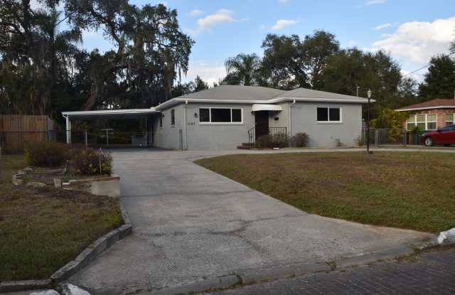 1107 W Woodlawn Ave