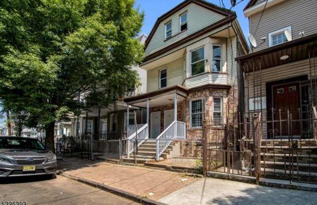 251 N 6Th St