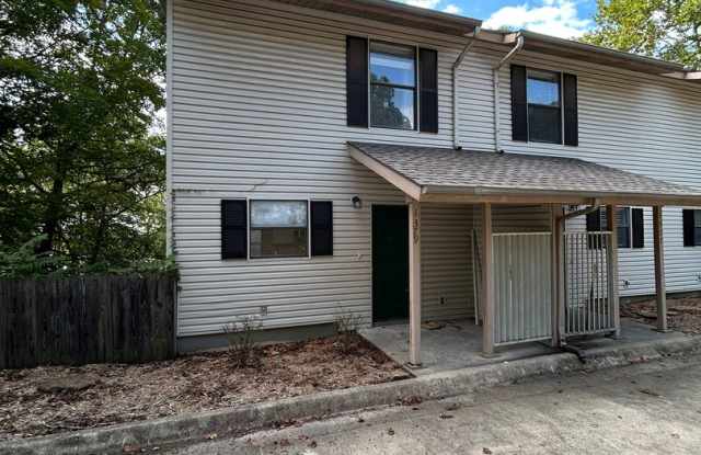 1/2 OFF 1ST MONTH RENT! Modern 3-Bed, 2.5-Bath Townhome with Granite Kitchen & New Appliances!