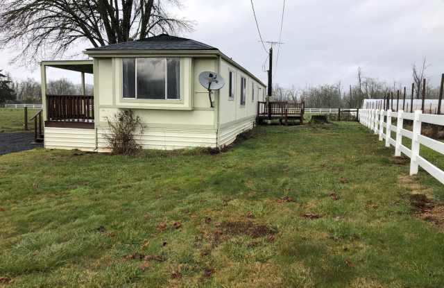 3 bed, 2 bath Country Home for rent!
