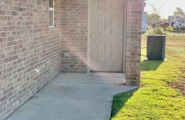 Photo of Lindsey West 40