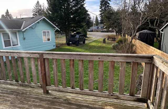 Cozy 2 bedroom 1 bathroom home in Everett!