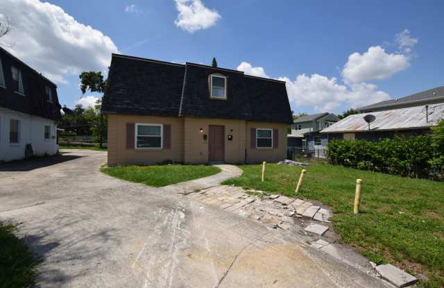2 Bedroom 1 Bath Duplex For Rent at 1214 East Muriel Street Orlando, FL 32806