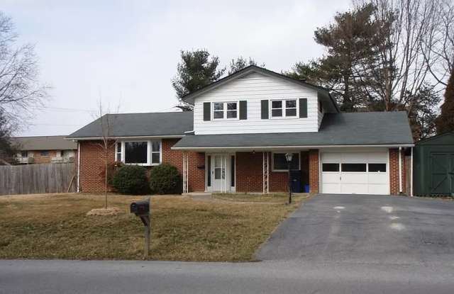 Blacksburg, 3 BR / 3 BA Home Available - 614 Broce Drive, Blacksburg, VA 24060