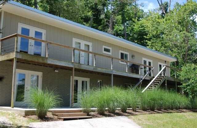 Beautiful  lakefront home with gorgeous views