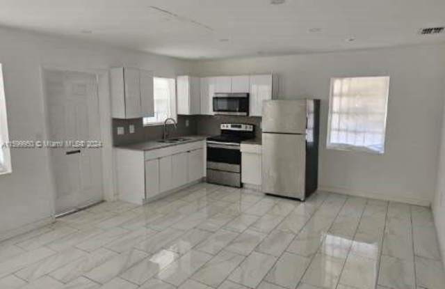 15 NW 7th ave