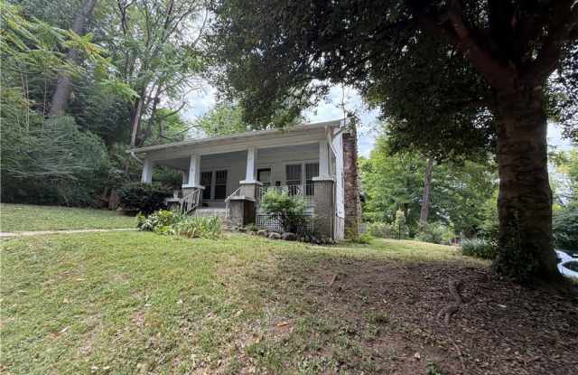 21 N Locust Avenue