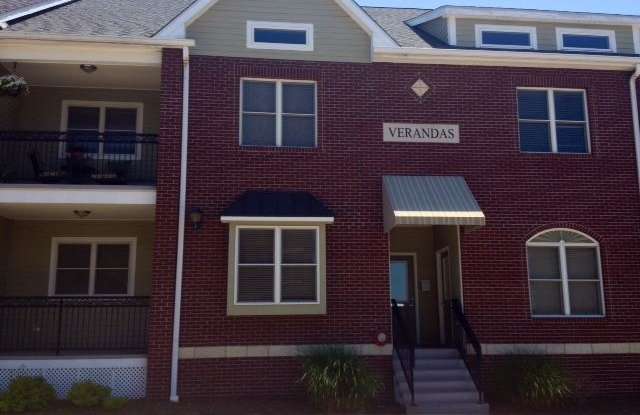 2100 Cherry Hill Dr 202