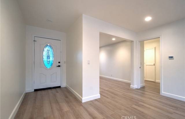 1212 W Woodcrest Avenue