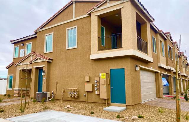 Spectacular new townhome in Henderson - 3 bedrooms + Loft 3 bathrooms modern interior finishes. photos photos