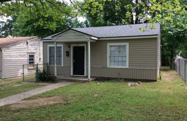 Near I-49 and Close to Dining - 5915 Henderson Avenue, Shreveport, LA 71106