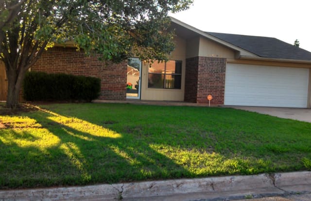 4904 SE Dover - 4904 Southeast Dover Drive, Lawton, OK 73501