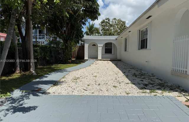 1809 NW 33rd St