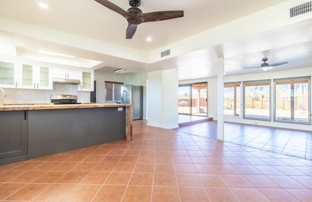 9273 East Bidahochi Drive