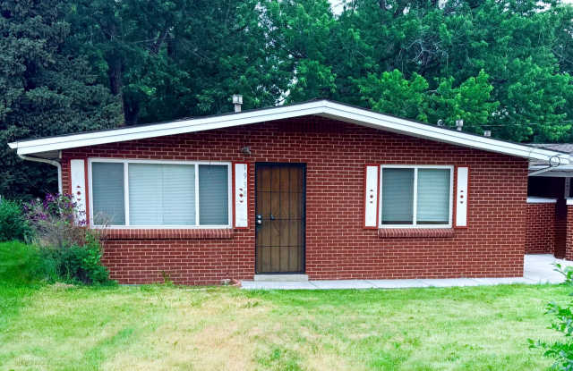 Photo of Spacious 2 Bedroom Lakewood Duplex