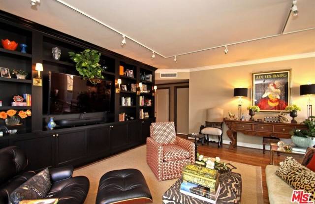 412 N PALM Dr unit: 402