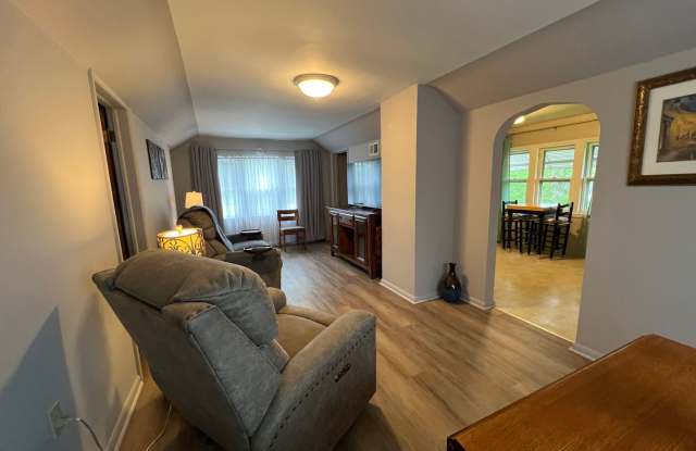 Fully Furnished 1 Bedroom, 1 Bathroom Duplex Unit in Peoria FOR LEASE