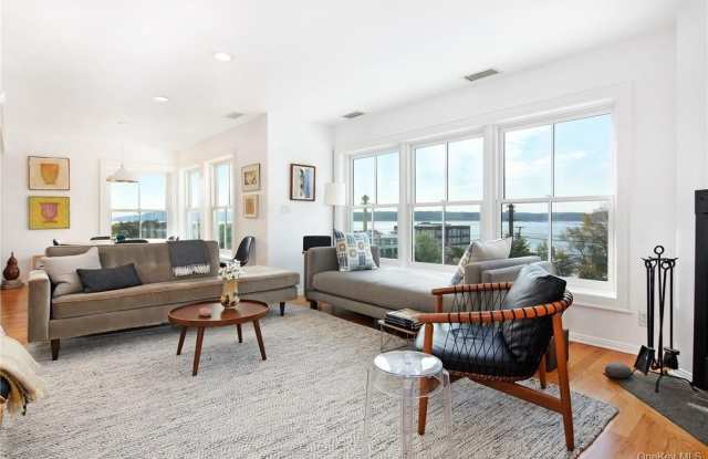 Photo of 27 N Buckhout Street unit: 2