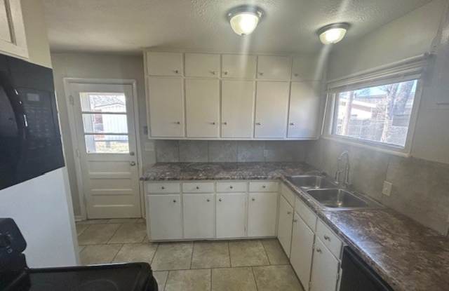 2721 S Minnesota - 3 Bedroom - 1 Bathroom - $995