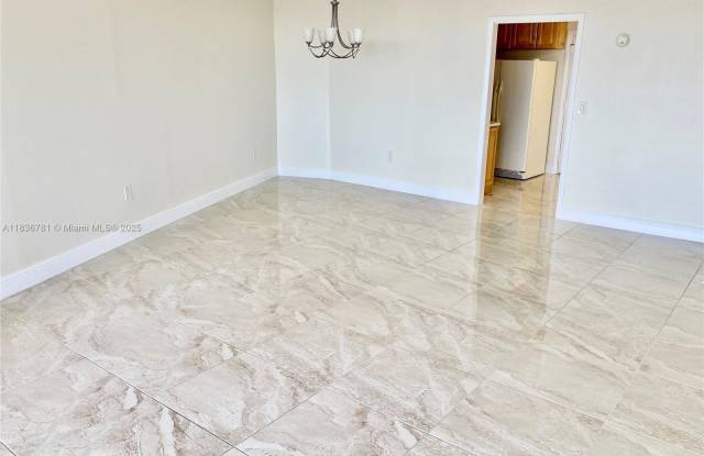 13951 Kendale Lakes Cir