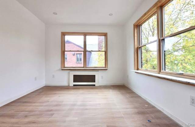 63-87 Fitchett St. unit: 2Fl