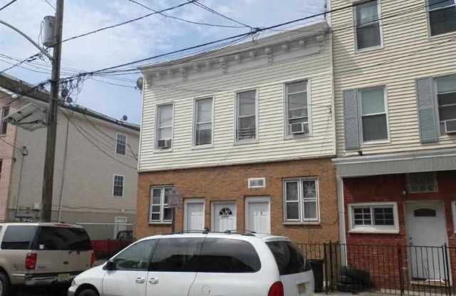 1177 SUMMIT AVE