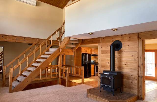 Photo of Country Home within City Limits - Charming 3 bed/3 bath